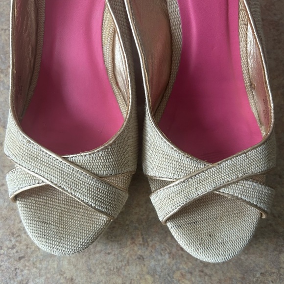 Lilly Pulitzer Elegant Beige and Gold Wedge Sandals size 6 - Picture 7 of 13